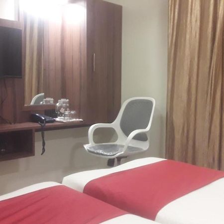 Shine Hospitality Palace มุมไบ ภายนอก รูปภาพ