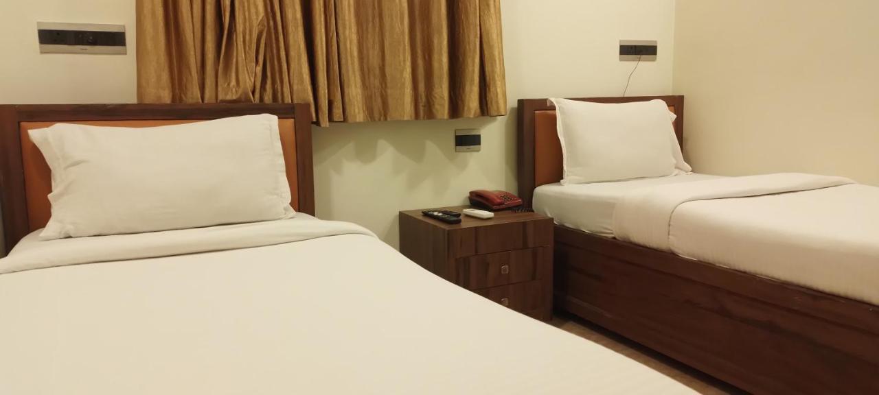 Shine Hospitality Palace มุมไบ ภายนอก รูปภาพ