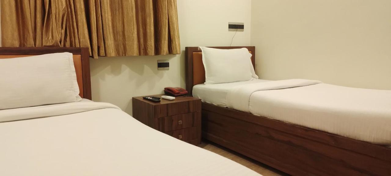 Shine Hospitality Palace มุมไบ ภายนอก รูปภาพ