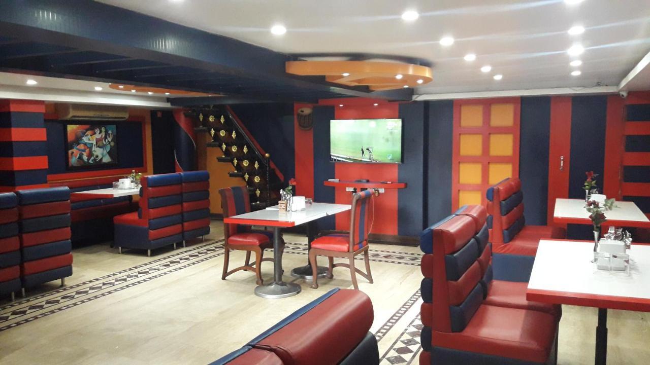 Shine Hospitality Palace มุมไบ ภายนอก รูปภาพ