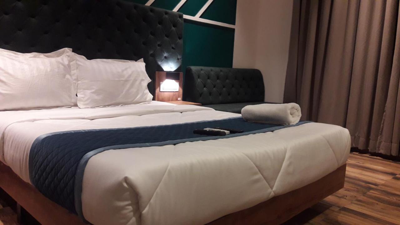 Shine Hospitality Palace มุมไบ ภายนอก รูปภาพ