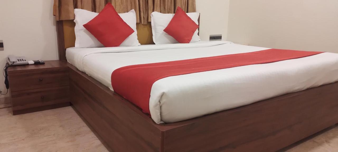 Shine Hospitality Palace มุมไบ ภายนอก รูปภาพ