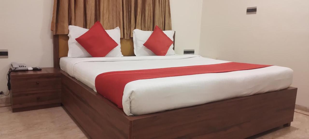 Shine Hospitality Palace มุมไบ ภายนอก รูปภาพ